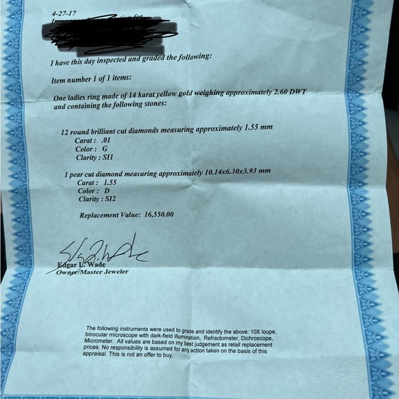 2.6 karat pear shaped diamond ring. Has 12 small diamonds on bad. 14k gold - Picture 5 of 5